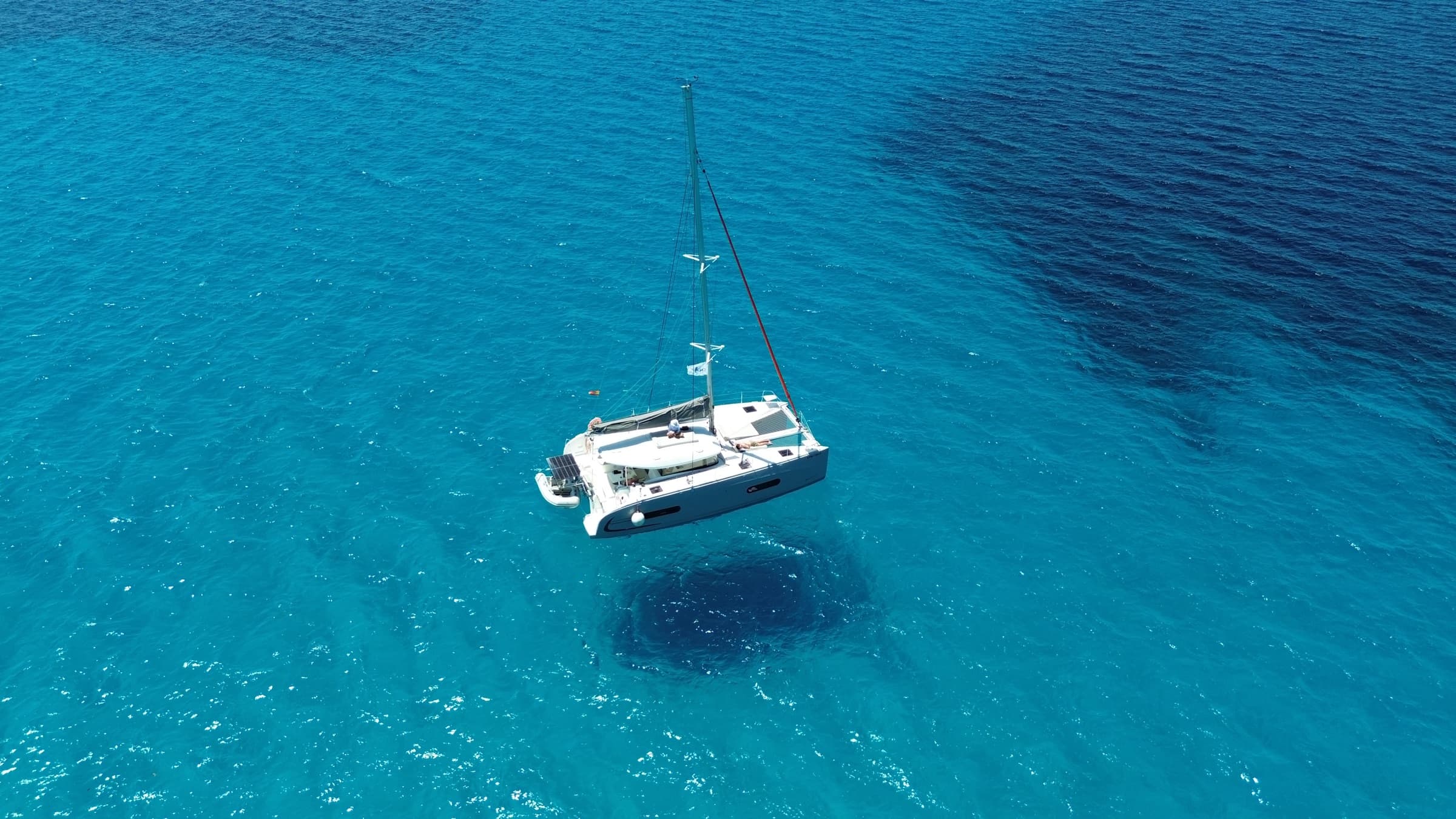 Catamarán en el Mediterráneo